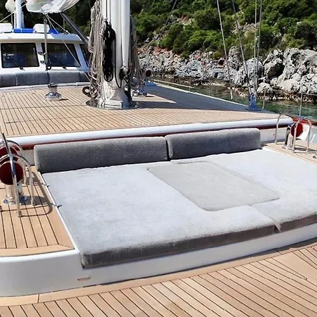 Gold 船上ホテル フェティエ